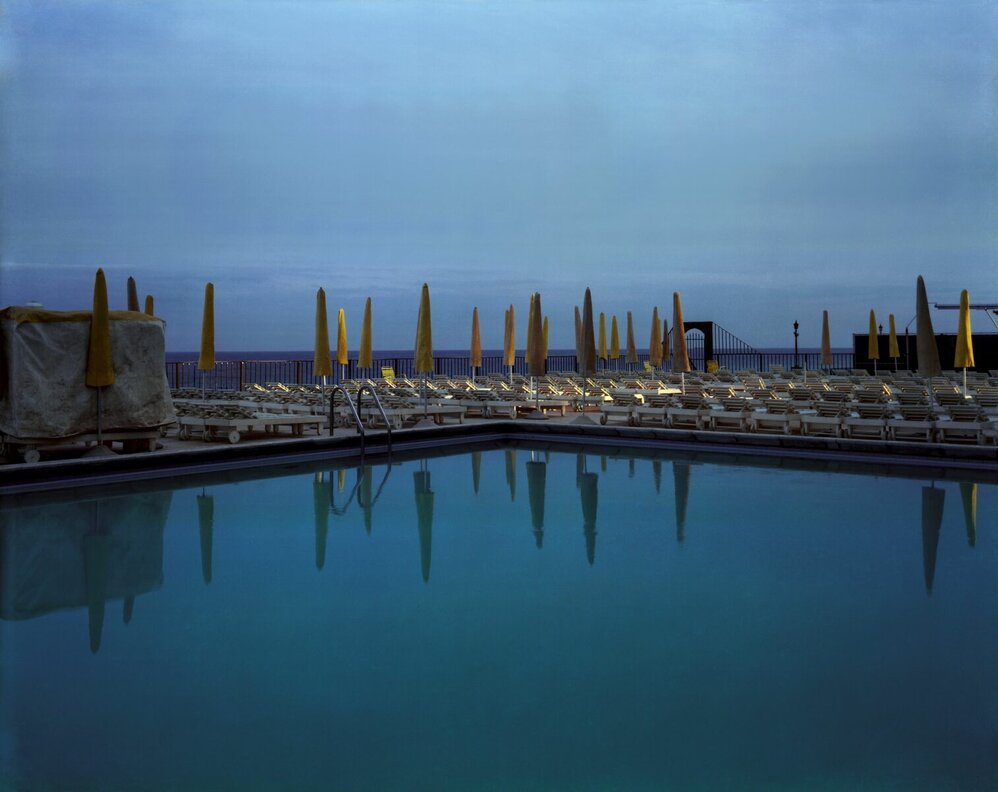 Joel Meyerowitz - Between the Dog and the Wolf | The